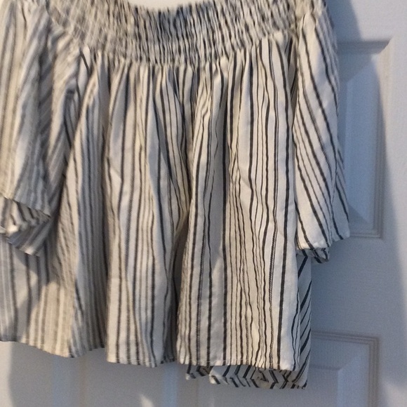 Kimchi blue off the shoulder crop top - Picture 3 of 4